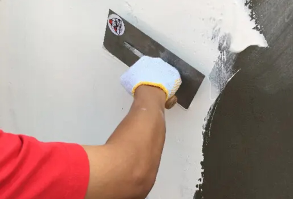 刮瓷就是瓷面的漆料，而漆料怎么可能不含有甲醛呢？