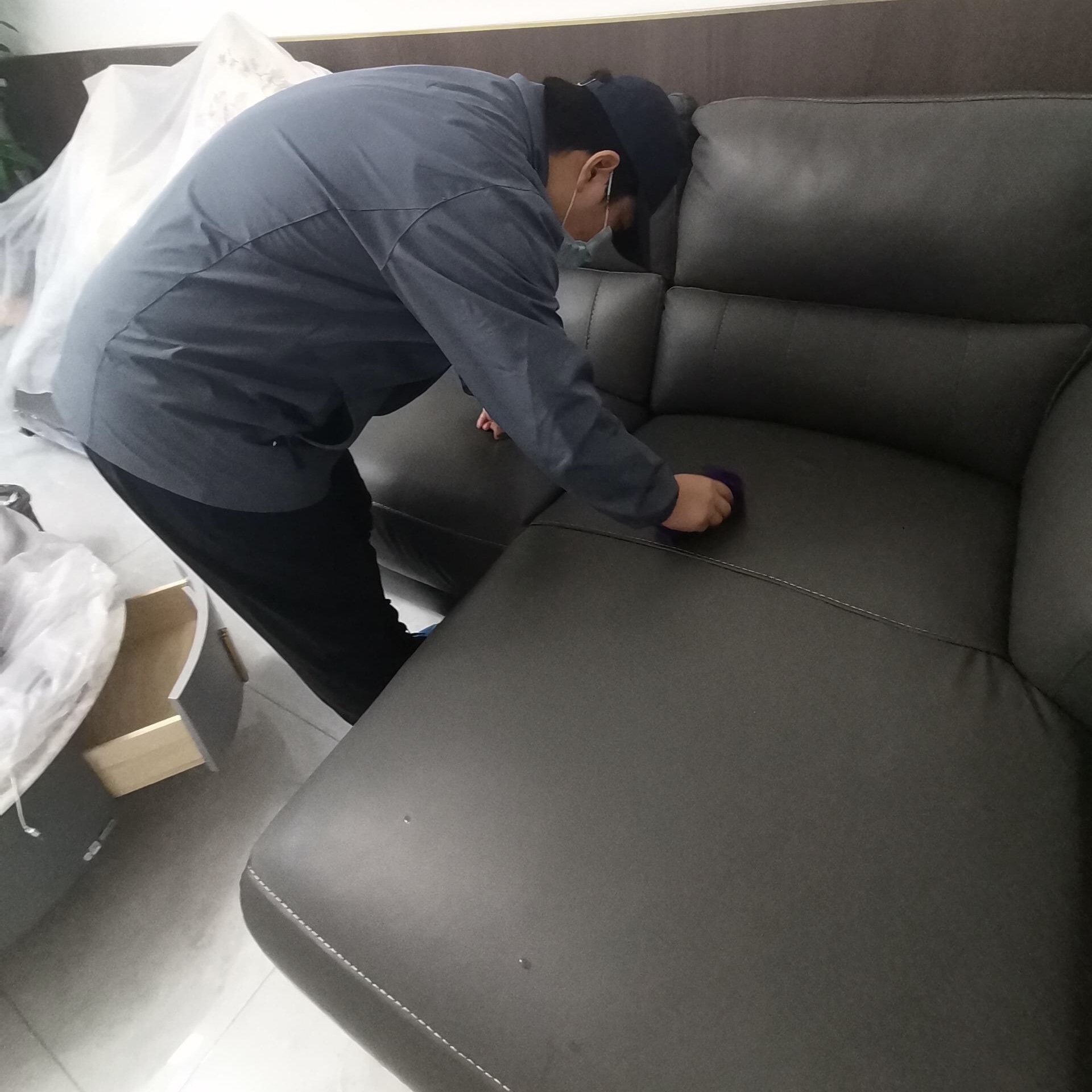 專業(yè)公司去除皮沙發(fā)異味